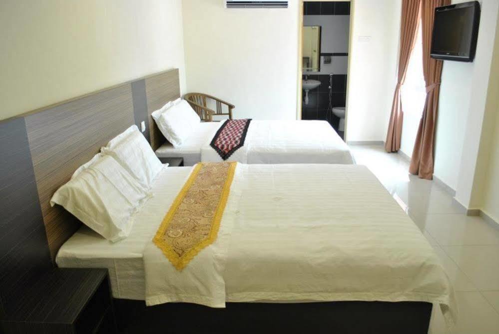 Hotel 18 Carat Malacca Exterior photo