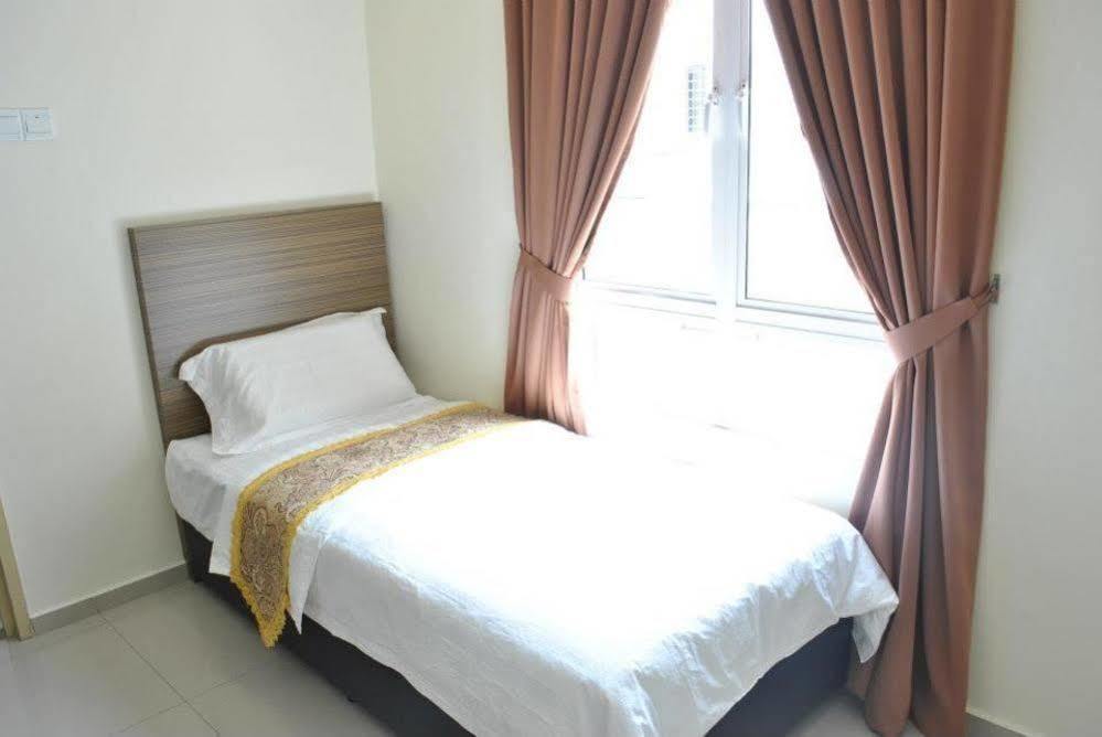 Hotel 18 Carat Malacca Exterior photo